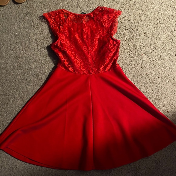 Date night red dress with open lace back - Picture 2 of 2